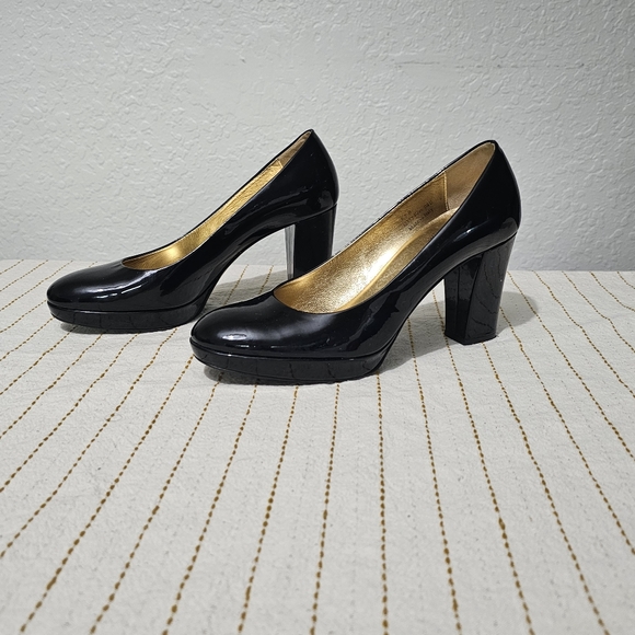 COACH Black Patent pumps - Picture 2 of 10
